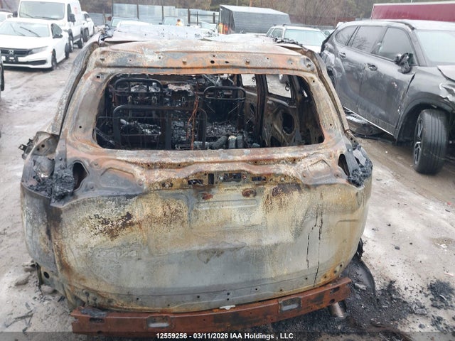 2T3RFREV8JW773729 Toyota Rav4 Adventure/xle