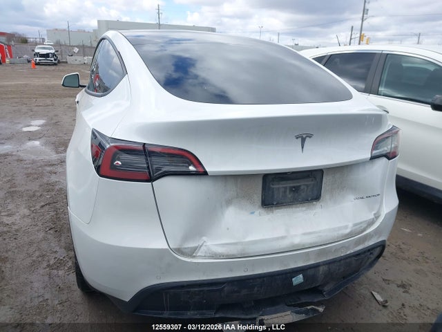 Tesla Model Y Long Range 2022 7SAYGDEE3NF372633 Image 16