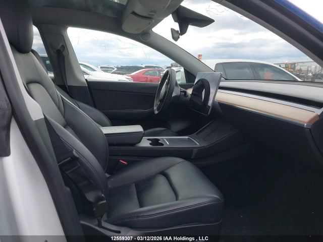 Tesla Model Y Long Range 2022 7SAYGDEE3NF372633 Image 5