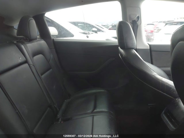 Tesla Model Y Long Range 2022 7SAYGDEE3NF372633 Image 8