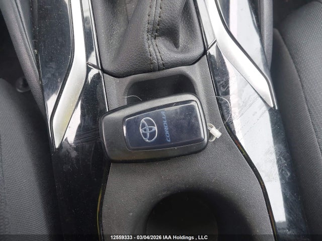 5YFBPMBE7NP318697 Toyota COROLLA LE