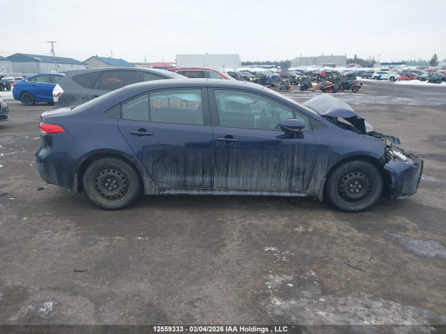 5YFBPMBE7NP318697 Toyota COROLLA LE