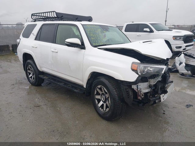 Toyota 4runner 2023 JTERU5JR0P6161117 Image 1