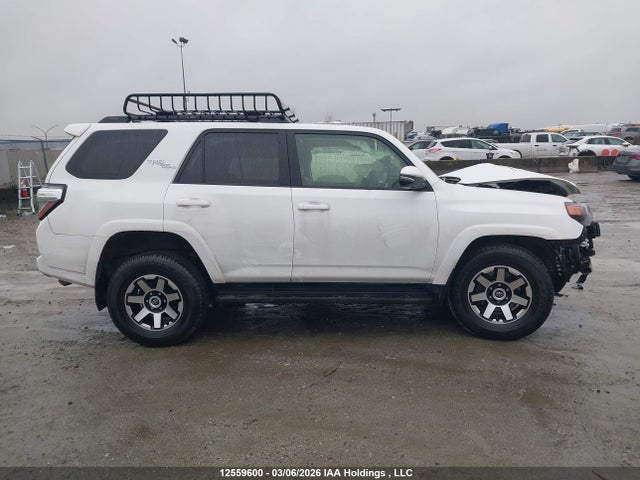 Toyota 4runner 2023 JTERU5JR0P6161117 Image 13