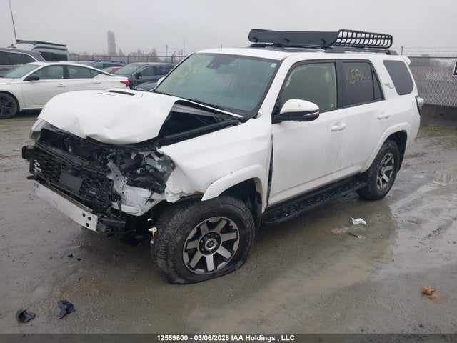 Toyota 4runner 2023 JTERU5JR0P6161117 Image 2