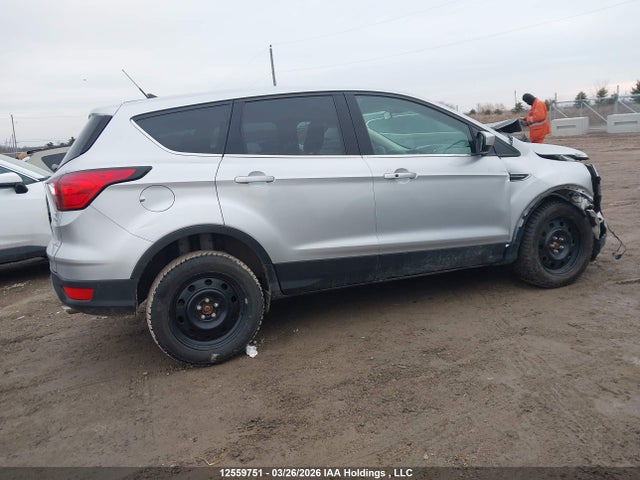 12559751 :رقم المزاد ، 1FMCU9GD6KUB15739 vin ، 2019 Ford Escape Se مزاد بيع