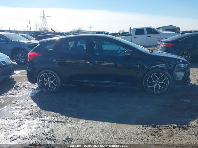 1FADP3K27JL318118 Ford FOCUS SE