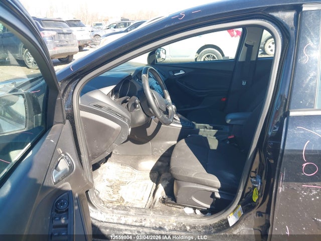 1FADP3K27JL318118 Ford FOCUS SE