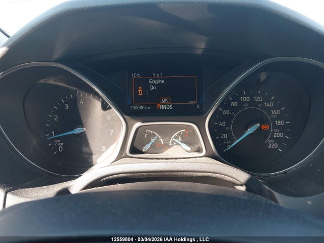 1FADP3K27JL318118 Ford FOCUS SE
