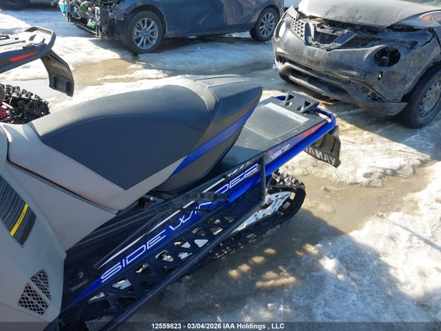 12559823 :رقم المزاد ، 4UF8MB200JT000279 vin ، 2018 Yamaha Side Winder مزاد بيع