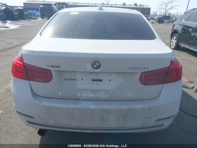 WBA8E5G51HNU22776 BMW 320i Xdrive