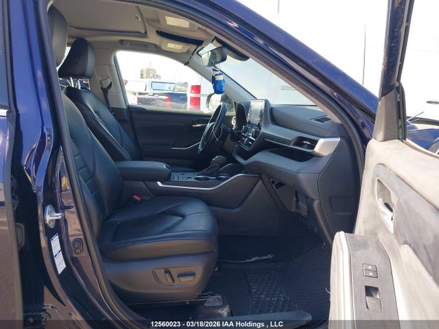 12560023 :رقم المزاد ، 5TDGBRCH8NS556494 vin ، 2022 Toyota Highlander مزاد بيع