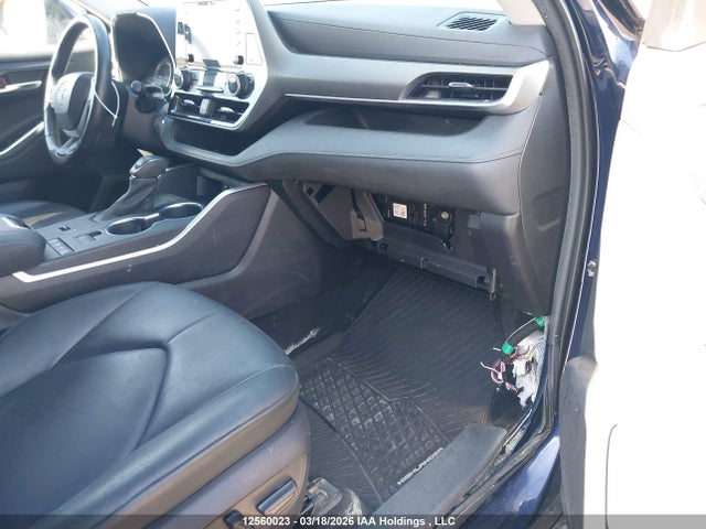 12560023 :رقم المزاد ، 5TDGBRCH8NS556494 vin ، 2022 Toyota Highlander مزاد بيع