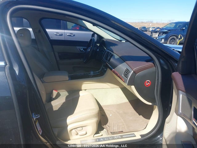 12560108 :رقم المزاد ، SAJXA0FA1AHR73338 vin ، 2010 Jaguar Xf Luxury مزاد بيع