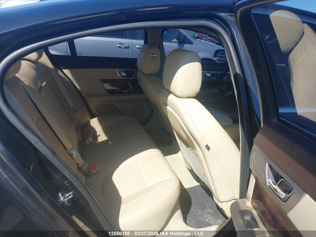 12560108 :رقم المزاد ، SAJXA0FA1AHR73338 vin ، 2010 Jaguar Xf Luxury مزاد بيع