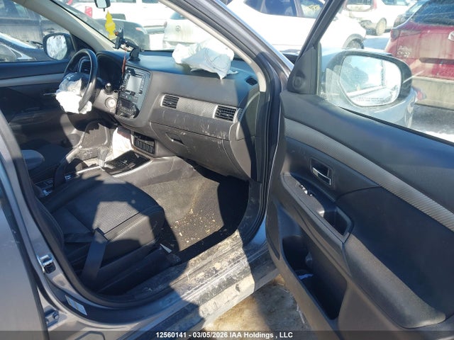 Продаж на аукціоні авто 2017 Mitsubishi Outlander Es, vin: JA4AZ2A31HZ604589, номер лоту: 12560141