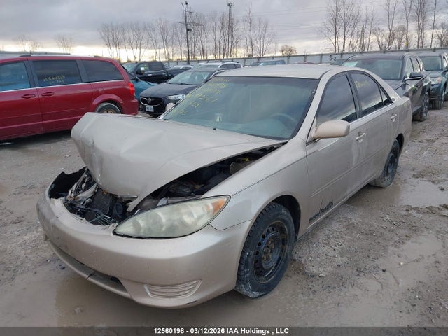12560198 :رقم المزاد ، 4T1BE32K15U993367 vin ، 2005 Toyota Camry Le/xle/se مزاد بيع