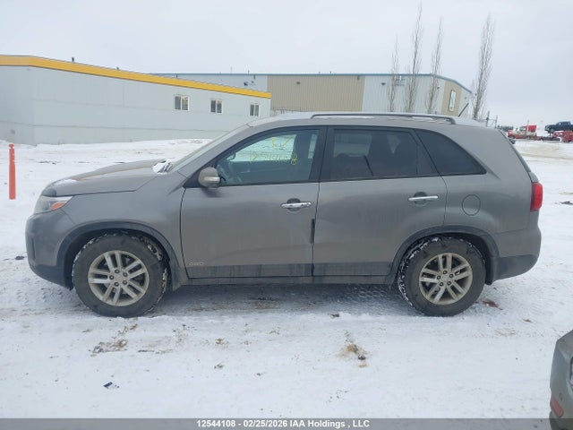 5XYKTDA72EG504327 KIA Sorento Lx V6