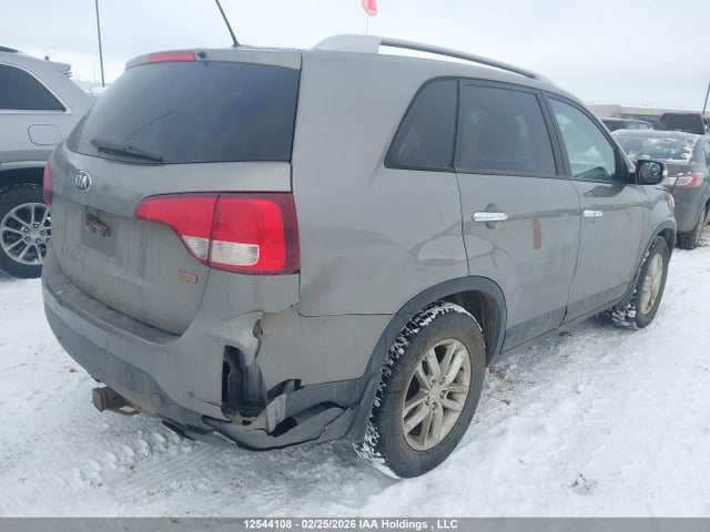 5XYKTDA72EG504327 KIA Sorento Lx V6