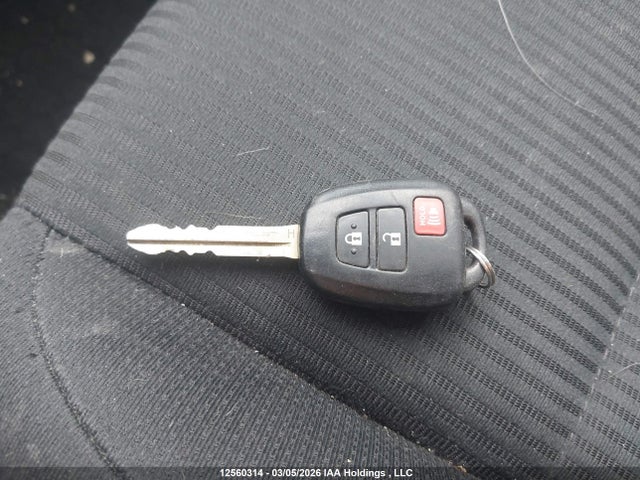 12560314 :رقم المزاد ، 2T3RFREV2FW335618 vin ، 2015 Toyota Rav4 Xle مزاد بيع