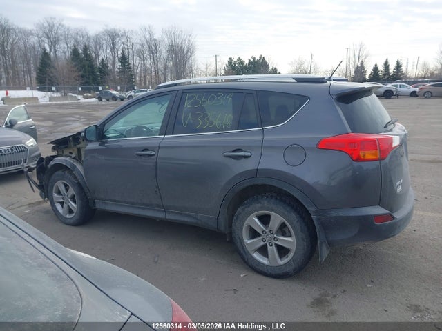 12560314 :رقم المزاد ، 2T3RFREV2FW335618 vin ، 2015 Toyota Rav4 Xle مزاد بيع