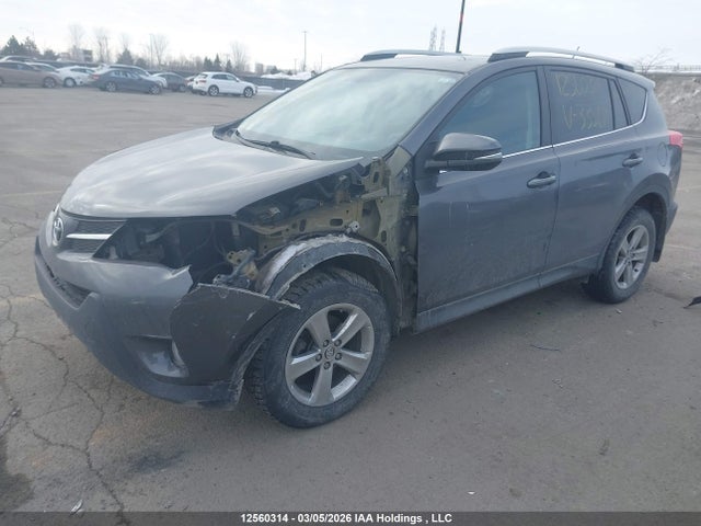 12560314 :رقم المزاد ، 2T3RFREV2FW335618 vin ، 2015 Toyota Rav4 Xle مزاد بيع