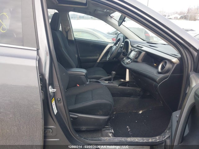 12560314 :رقم المزاد ، 2T3RFREV2FW335618 vin ، 2015 Toyota Rav4 Xle مزاد بيع