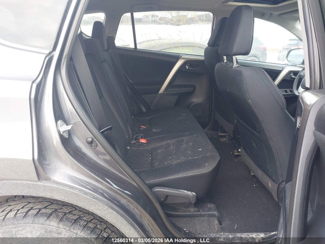12560314 :رقم المزاد ، 2T3RFREV2FW335618 vin ، 2015 Toyota Rav4 Xle مزاد بيع