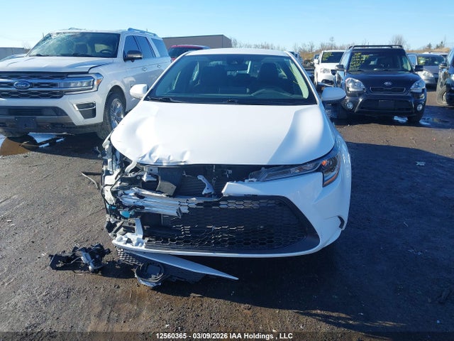 12560365 :رقم المزاد ، 5YFBPMBE7NP317453 vin ، 2022 Toyota Corolla Le مزاد بيع