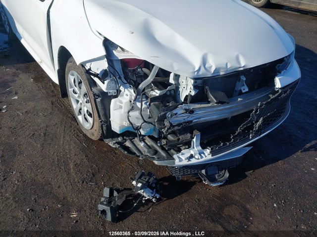 12560365 :رقم المزاد ، 5YFBPMBE7NP317453 vin ، 2022 Toyota Corolla Le مزاد بيع