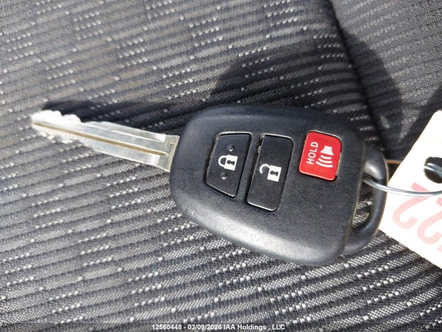 12560448 :رقم المزاد ، VNKKTUD31HA078196 vin ، 2017 Toyota Yaris مزاد بيع