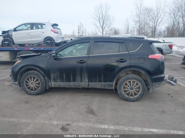 12560474 :رقم المزاد ، 2T3BFREV9JW830909 vin ، 2018 Toyota Rav4 Le مزاد بيع