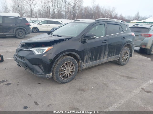 12560474 :رقم المزاد ، 2T3BFREV9JW830909 vin ، 2018 Toyota Rav4 Le مزاد بيع