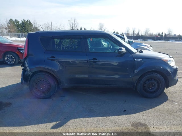 12560542 :رقم المزاد ، KNDJP3A52F7195787 vin ، 2015 Kia Soul + مزاد بيع