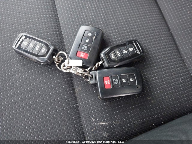12560552 :رقم المزاد ، 2T3RFREV6JW832504 vin ، 2018 Toyota Rav4 Xle مزاد بيع