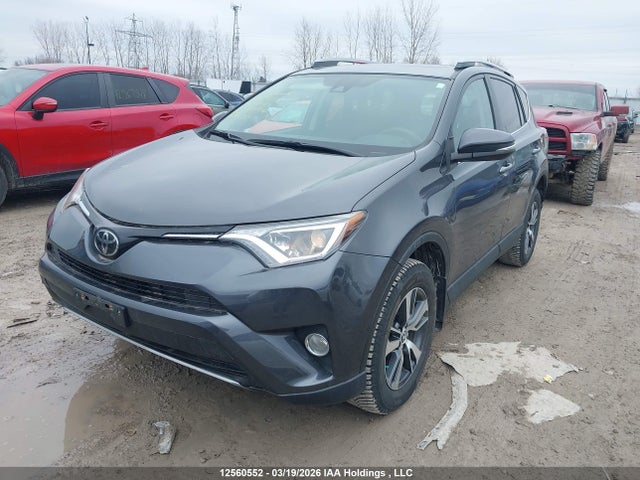 12560552 :رقم المزاد ، 2T3RFREV6JW832504 vin ، 2018 Toyota Rav4 Xle مزاد بيع