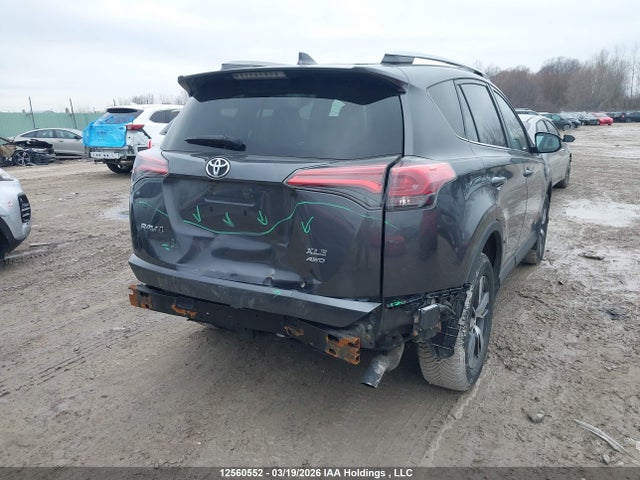 12560552 :رقم المزاد ، 2T3RFREV6JW832504 vin ، 2018 Toyota Rav4 Xle مزاد بيع