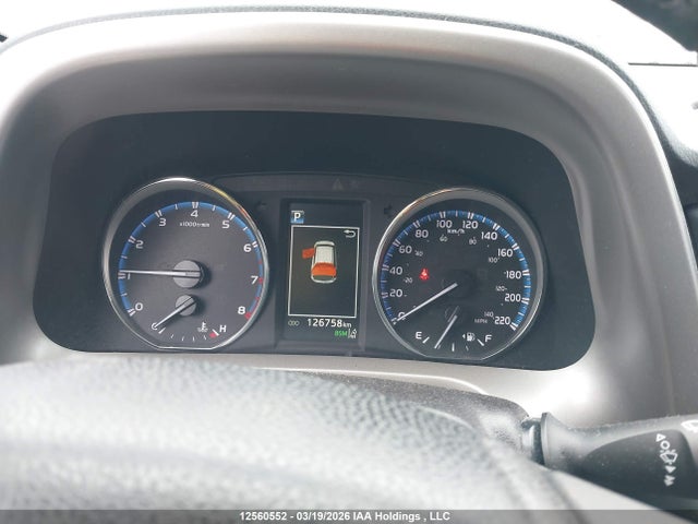 12560552 :رقم المزاد ، 2T3RFREV6JW832504 vin ، 2018 Toyota Rav4 Xle مزاد بيع