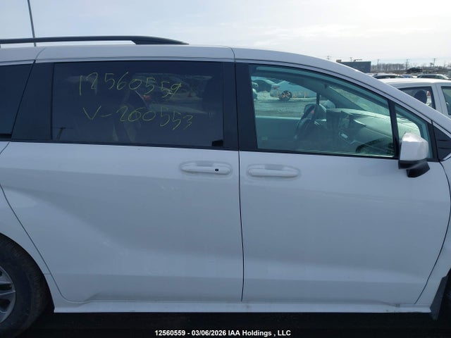12560559 :رقم المزاد ، 5TDGRKEC8SS260553 vin ، 2025 Toyota Sienna مزاد بيع