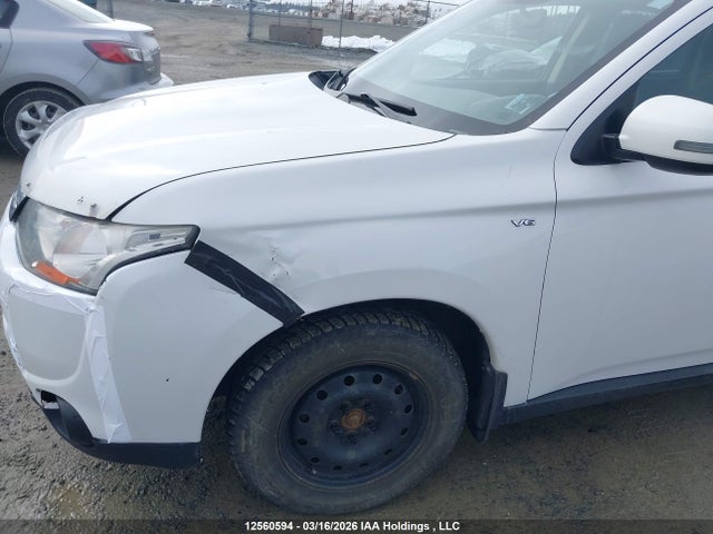 JA4JZ3AX0EZ603972 Mitsubishi Outlander Se