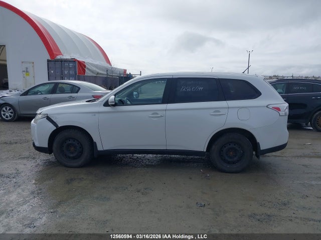 JA4JZ3AX0EZ603972 Mitsubishi Outlander Se