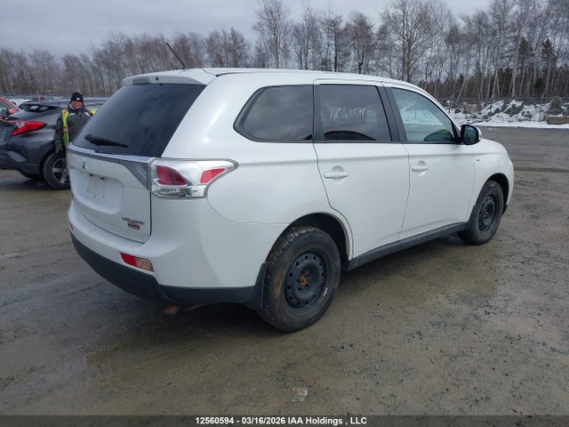 JA4JZ3AX0EZ603972 Mitsubishi Outlander Se