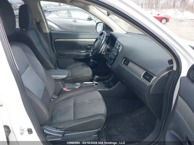 JA4JZ3AX0EZ603972 Mitsubishi Outlander Se