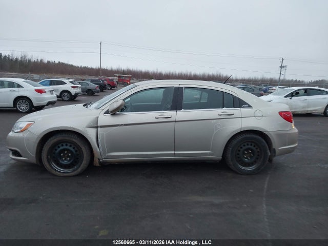 Продажа на аукционе авто 2013 Chrysler 200 Lx, vin: 1C3CCBAB4DN645957, номер лота: 12560665