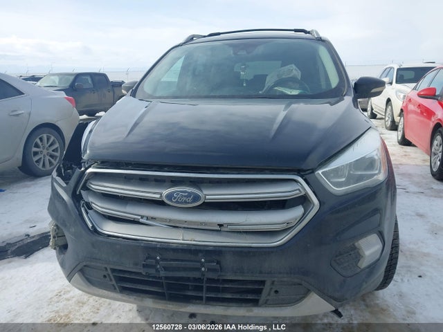 12560728 :رقم المزاد ، 1FMCU9J91HUE77944 vin ، 2017 Ford Escape Titanium مزاد بيع