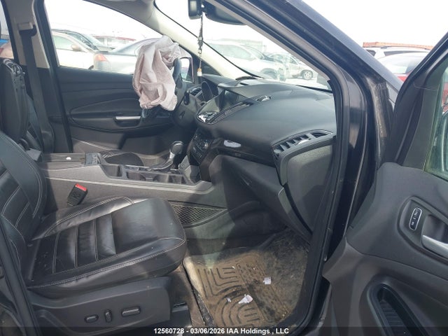 12560728 :رقم المزاد ، 1FMCU9J91HUE77944 vin ، 2017 Ford Escape Titanium مزاد بيع