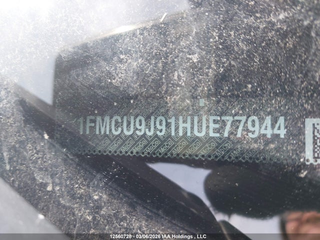 12560728 :رقم المزاد ، 1FMCU9J91HUE77944 vin ، 2017 Ford Escape Titanium مزاد بيع