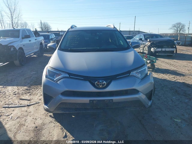 12560818 :رقم المزاد ، 2T3BFREV1JW856534 vin ، 2018 Toyota Rav4 Le مزاد بيع