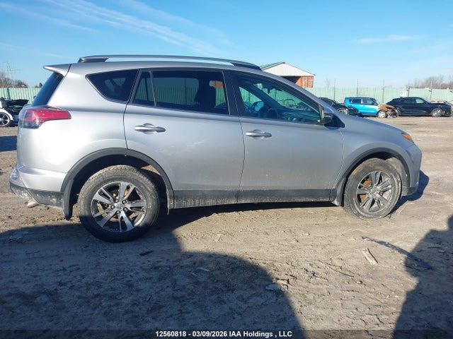 12560818 :رقم المزاد ، 2T3BFREV1JW856534 vin ، 2018 Toyota Rav4 Le مزاد بيع