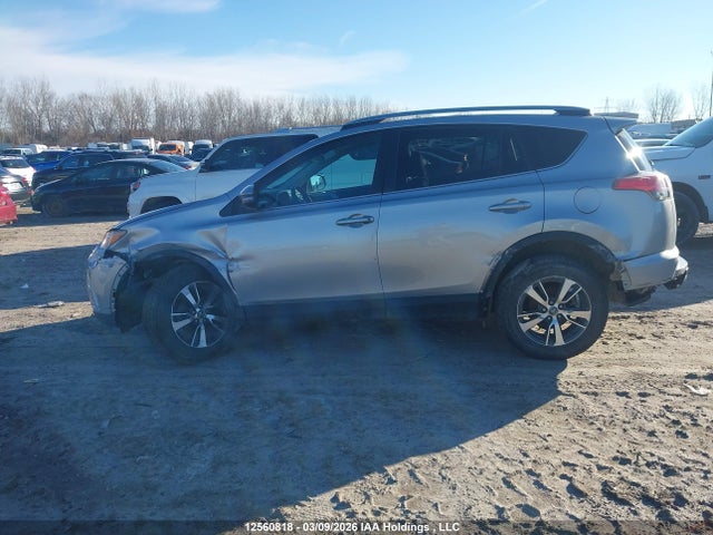 12560818 :رقم المزاد ، 2T3BFREV1JW856534 vin ، 2018 Toyota Rav4 Le مزاد بيع
